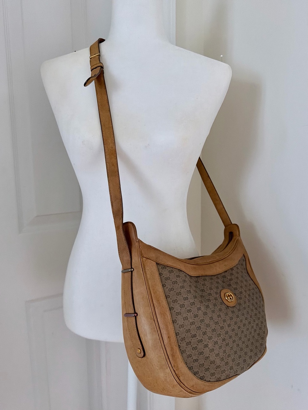 Authentic Gucci Micro GG Supreme Vintage Crescent Crossbody Bag - Picture 13 of 16